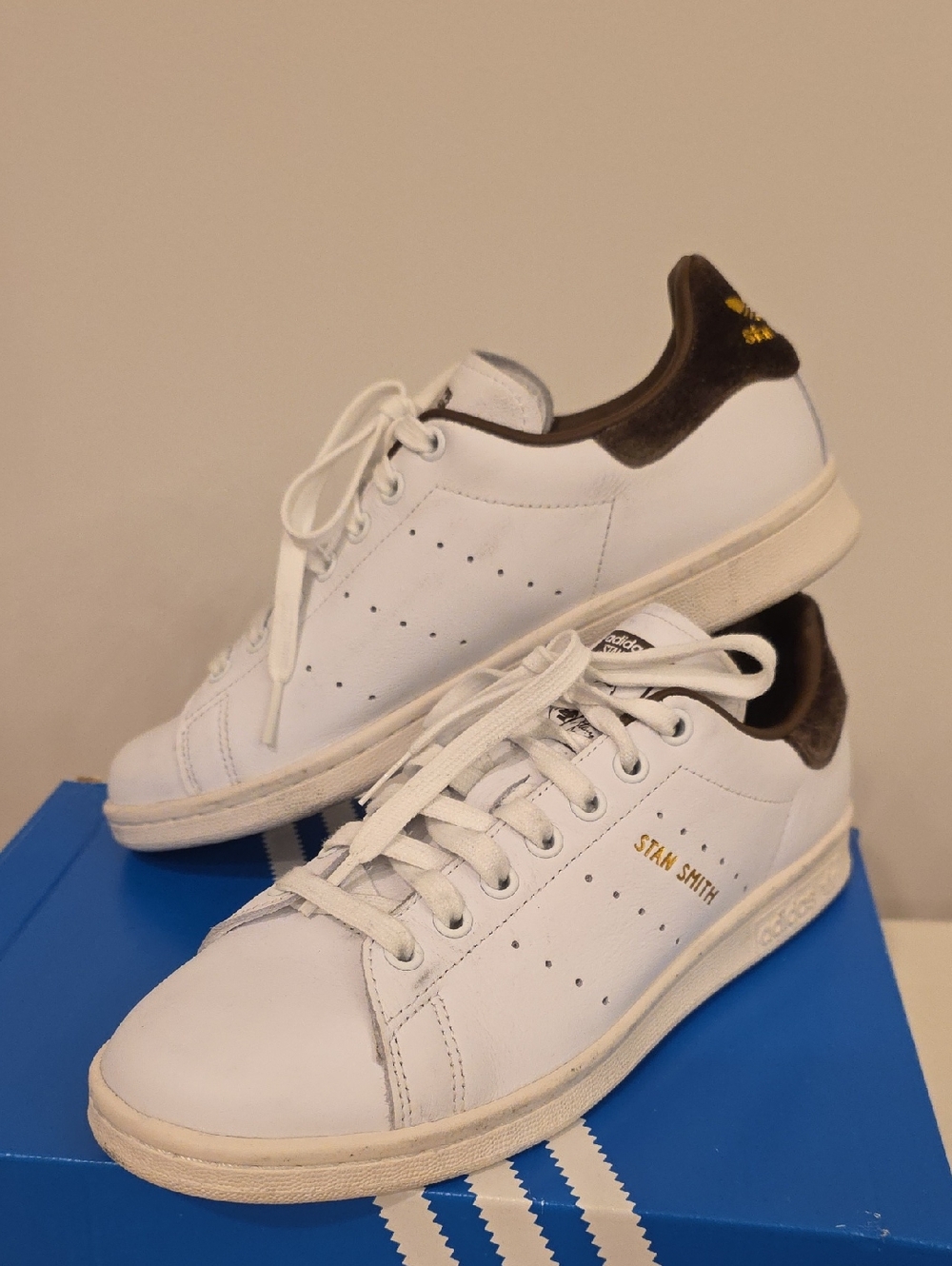 Stan Smith adidas White Sneakers with Brown Heel Tab